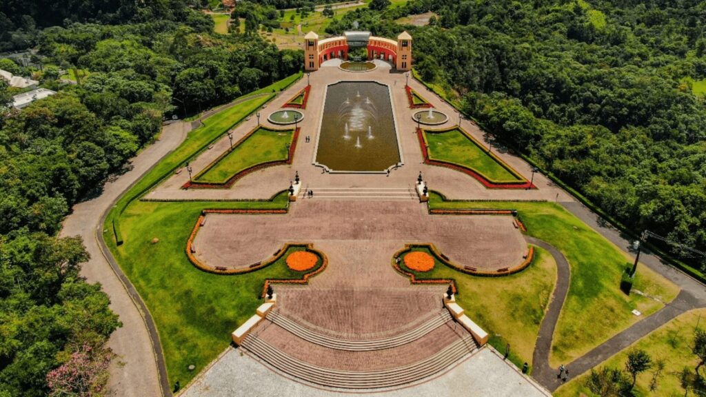 Vista aérea do Parque Tanguá, em Curitiba.