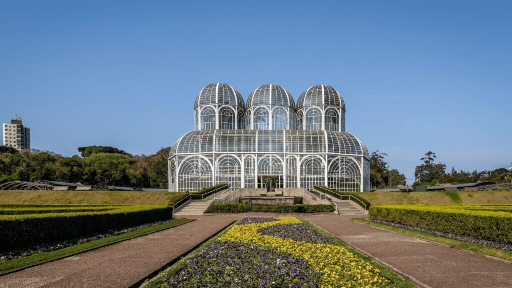 Vista externa da estufa no Jardim botânico, em Curitiba.